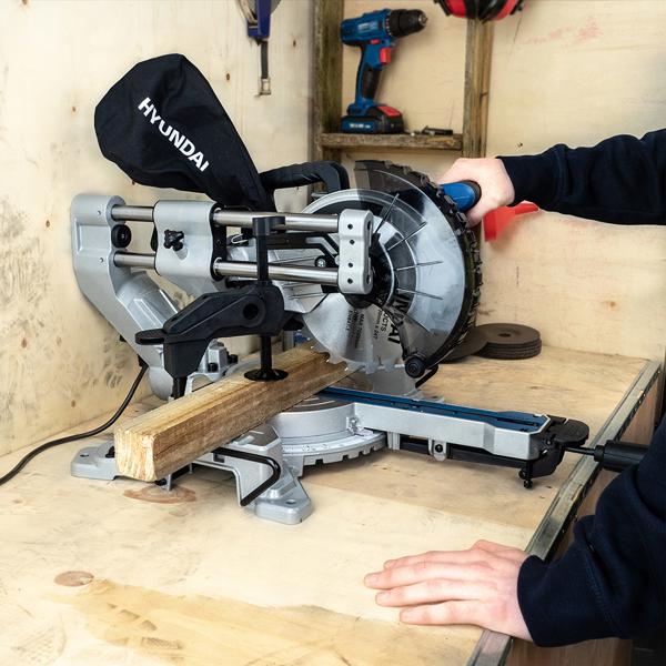 Hyundai HYMS1500E 210mm Single-Bevel Sliding Electric Mitre Saw